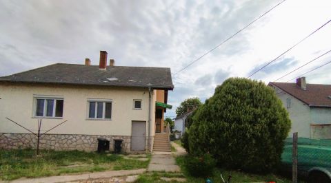 Eladó Ház 9019 Győr Gyirmót egy nyugodt utcájában