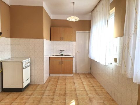 Eladó Lakás 6000 Kecskemét , BELVÁROS!!! 2.EMELET!!! 80 M2!!! KOCSIBEÁLLÓ!!!