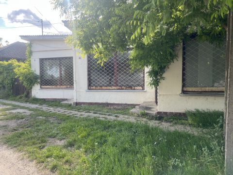 Eladó Üzlethelyiség 8093 Lovasberény központban