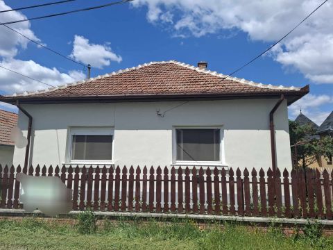 Eladó Ház 5052 Újszász Nincs utca