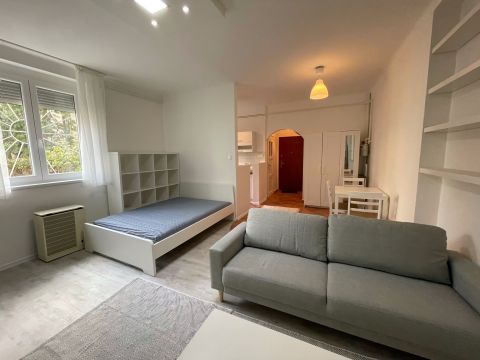 Eladó Lakás 1113 Budapest 11. kerület , Budai csendes kis utcában felújított garzonlakás 