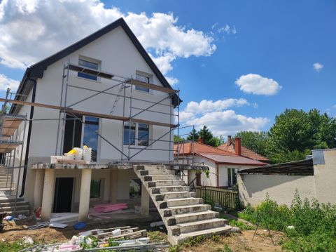 Eladó Ház 1171 Budapest 17. kerület , 137 nm-es, belső háromszintes befejezésre váró ikerházfél 