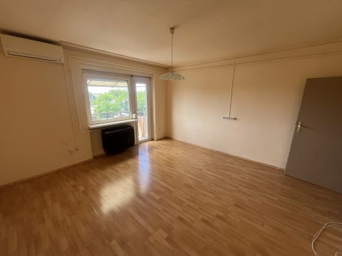 Eladó Lakás 2310 Szigetszentmiklós , Gyári út