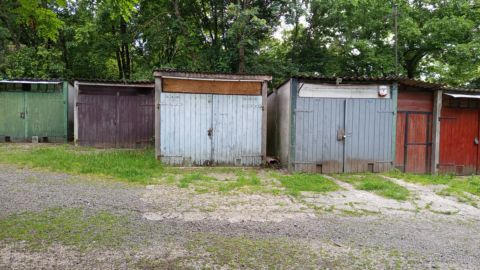Eladó Parkoló 2600 Vác , Arany János utcai garázs sor