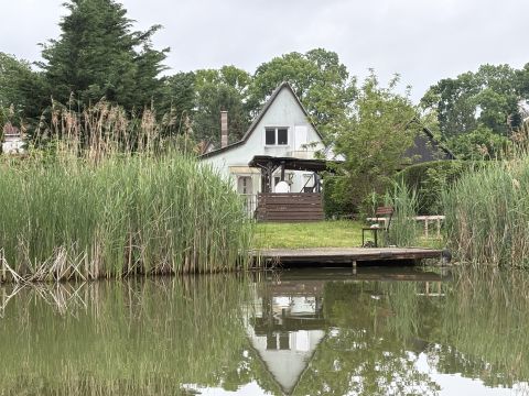 Eladó Ház 2335 Taksony , Duna part közelében 