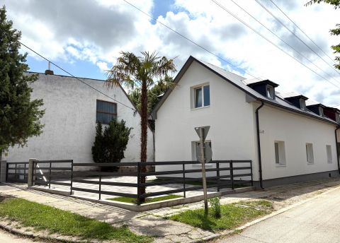 Eladó Lakás 2500 Esztergom 