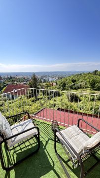 Eladó Lakás 7624 Pécs Eladó lakás Pécsen – két szint, panoráma, nyugalom!