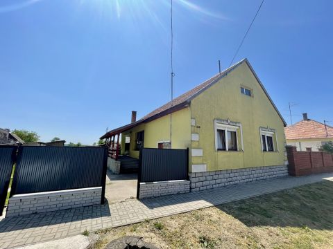 Eladó Ház 7200 Dombóvár Belvároshoz közel