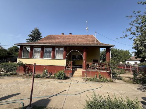 Eladó Ház 6000 Kecskemét , 2 szintes családi ház eladó Kecskemét-Szarkásban