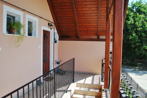 Eladó Lakás 6041 Kerekegyháza , Nappali + 3 szobás lakás Kerekegyháza központjában eladó!