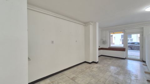 Eladó Üzlethelyiség 6000 Kecskemét Belvárosban 46nm üzlethelyiség / iroda forgalmas út mellett!