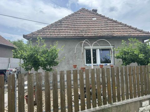 Eladó Ház 2730 Albertirsa , Központhoz közel