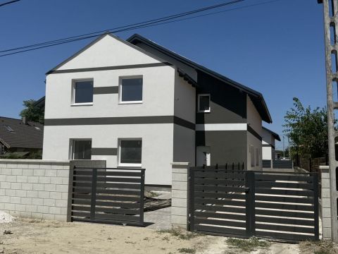 Eladó Ház 2318 Szigetszentmárton , 3 gyerekes csokra ikerház Duna parthoz közel Eladó
