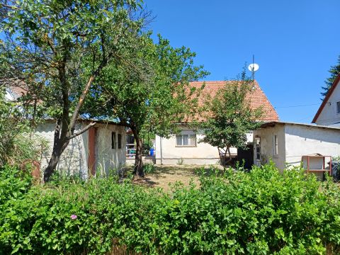 Eladó Ház 2337 Délegyháza , Délegyháza csendes részén.