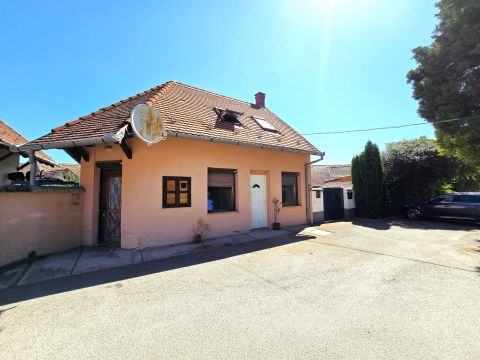 Eladó Lakás 7754 Bóly , Bóly központjában 2 lakás 1 áráért