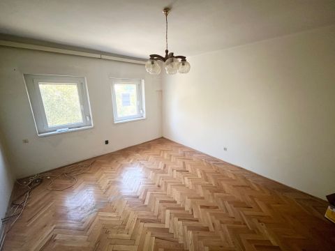 Eladó Lakás 8000 Székesfehérvár , Vasútállomás közelében