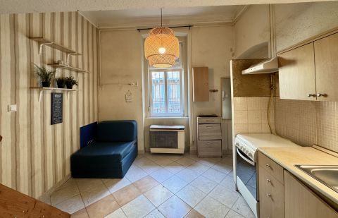 Eladó Lakás 1077 Budapest 7. kerület Emeleti garzon a Kis Diófa utcában
