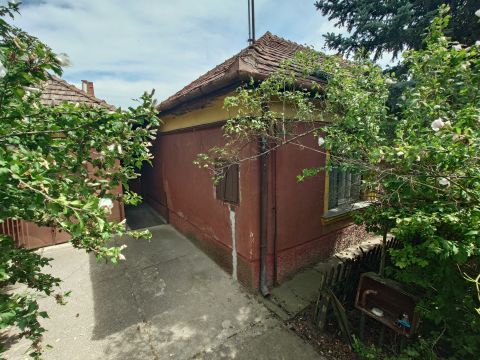 Eladó Ház 6000 Kecskemét , FELÚJÍTANDÓ IKERHÁZFÉL VACSIKÖZ