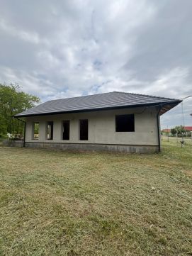 Eladó Ház 2713 Csemő 