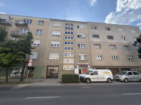 Kiadó Parkoló 9026 Győr 