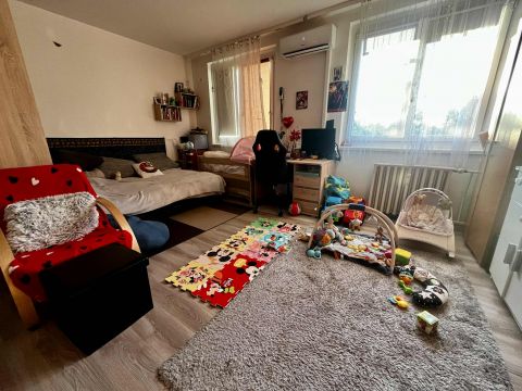 Eladó Lakás 6000 Kecskemét , KLAUZÁL GÁBOR TÉREN két szobás, zárt udvaros lakás eladó!
