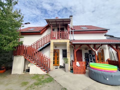 Eladó Ház 2220 Vecsés , Családi házas környezetben 