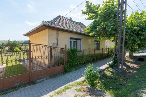 Eladó Ház 8056 Bakonycsernye 
