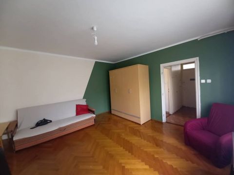 Kiadó Lakás 7621 Pécs ===Történelmi belvárosban kiadó lakás===