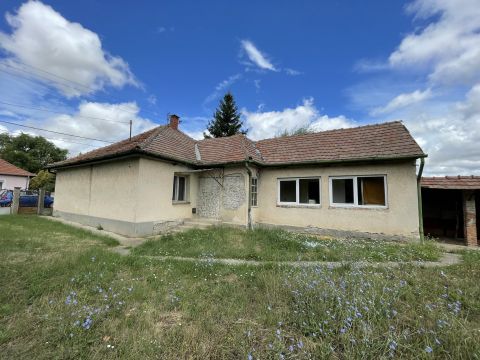 Eladó Ház 3063 Jobbágyi Központhoz közel, aszfaltozott utca