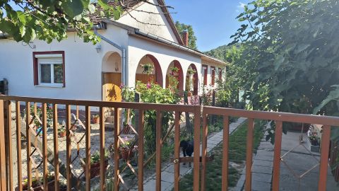 Eladó Ház 7100 Szekszárd , 3 szobás családiház