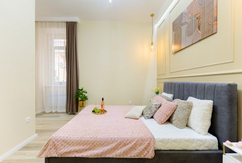 Eladó Lakás 1072 Budapest 7. kerület Kompakt, két szobás butik-lakás a Klauzál térnél!