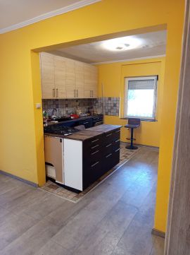 Eladó Ház 2624 Szokolya , Központban, két külön lakrésszel