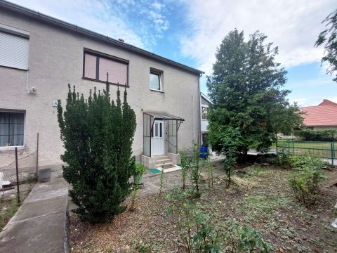 Eladó Lakás 9407 Sopron , Sopronkőhidán eladó földszinti 64m2-es lakás nagy kerttel.