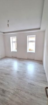 Eladó Lakás 1152 Budapest 15. kerület , Eladó FELÚJÍTOTT 101 nm-es 3 szobás lakás gépkocsi belálóval
