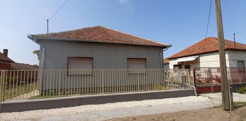 Eladó Ház 6648 Csongrád , Csongrád - Bokros