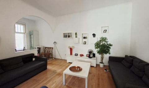 Eladó Lakás 1088 Budapest 8. kerület , Világos, csendes, hangulatos lakás a metrótól 2 percre