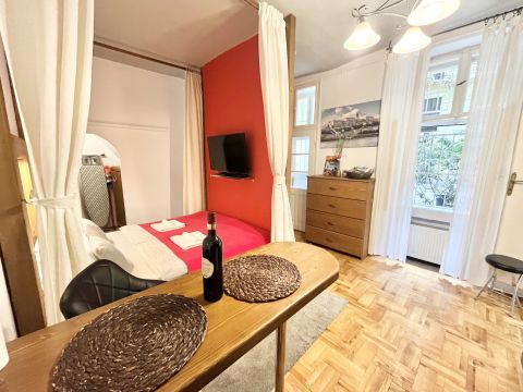 Eladó Lakás 1053 Budapest 5. kerület , Astória  csendes mellékutcájában