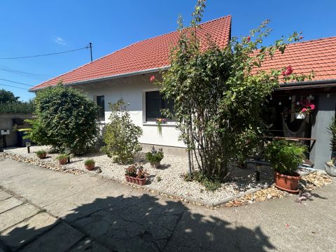 Eladó Ház 2737 Ceglédbercel Iskolához közel
