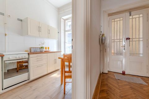 Eladó Lakás 1065 Budapest 6. kerület 