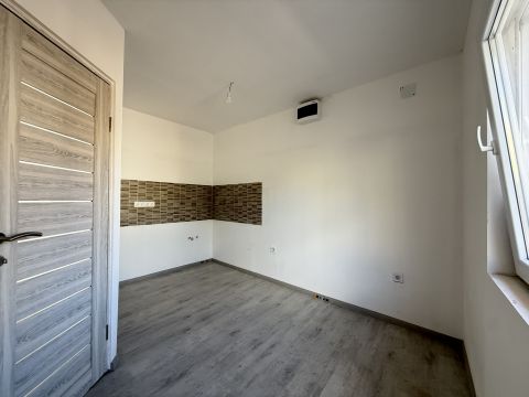 Eladó Lakás 1201 Budapest 20. kerület Felújított, kertkapcsolatos IV-es lakás