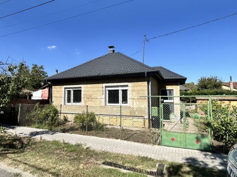 Eladó Ház 2220 Vecsés , AKÁR KÉT GENERÁCIÓ RÉSZÉRE
