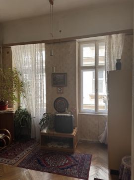 Eladó Lakás 1063 Budapest 6. kerület , Andrássy út közelében - jól alakítható, szép házban
