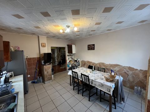Eladó Ház 2490 Pusztaszabolcs , benzinkút