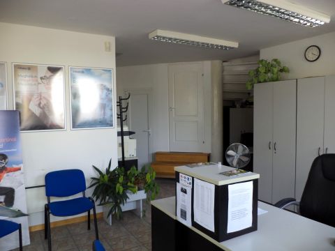 Eladó Iroda 2483 Gárdony Központ és főút közelében