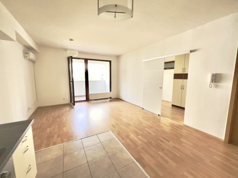 Eladó Lakás 1138 Budapest 13. kerület , Marina-part, emeleti bútorozott lakás, nagy erkély!