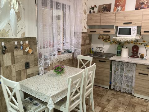 Eladó Lakás 6000 Kecskemét , Kecskemét belvárosának közelében szépen karbantartott lakás 