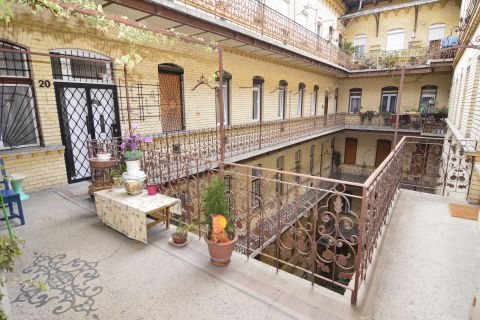 Eladó Lakás 1067 Budapest 6. kerület , 6. kerületi lakás, rendezett társasházban 