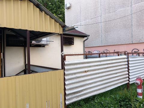 Eladó Üzlethelyiség 2700 Cegléd 
