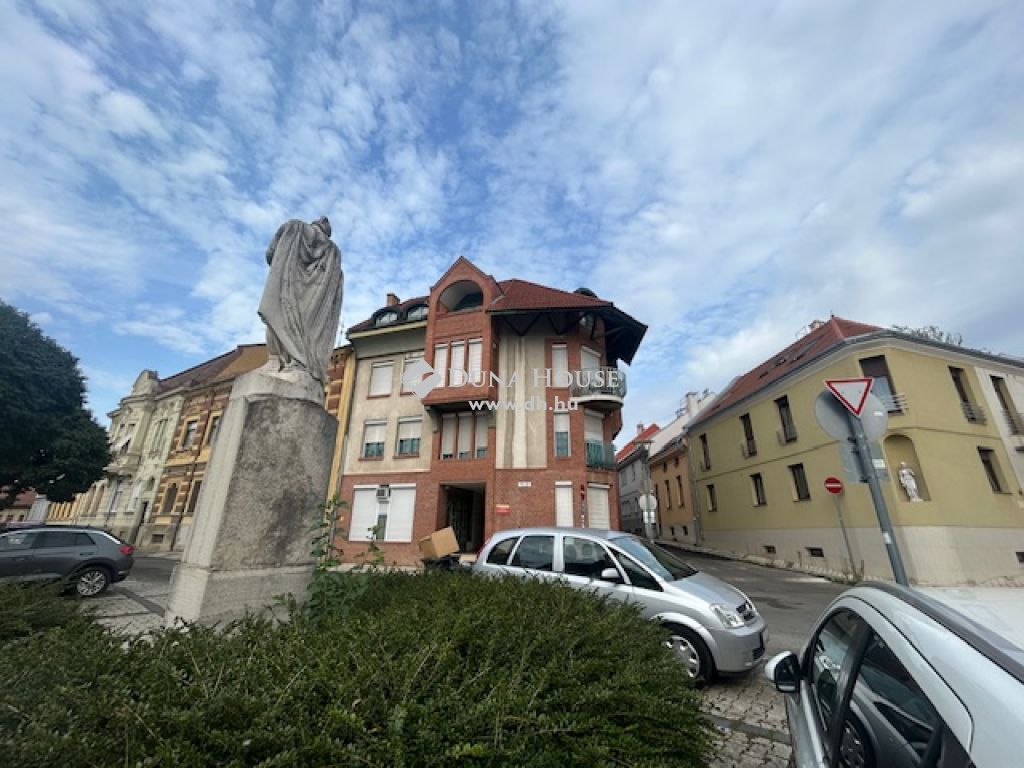 7621 Pécs — 1/27