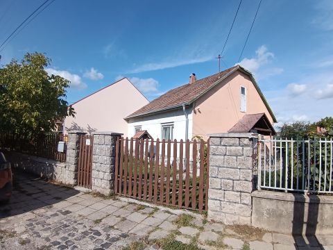 Eladó Ház 2500 Esztergom 